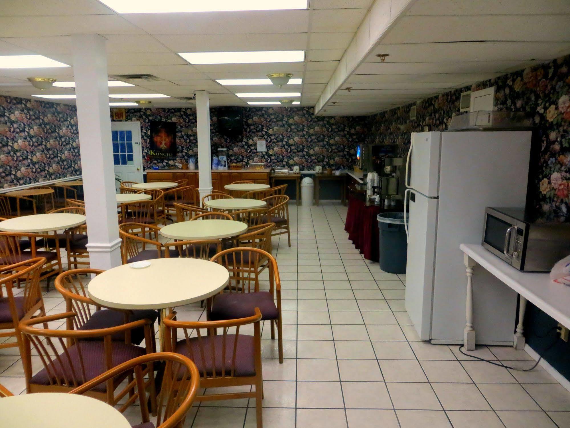 Peach Tree Inn Бренсън Екстериор снимка